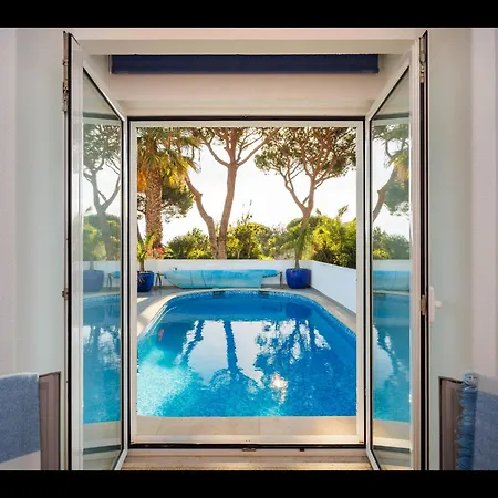 Excuisite 3 Bedrooms Da Alegria De Viver Private Pool Private Pool Prime Location Modern Furnishing Quarteira