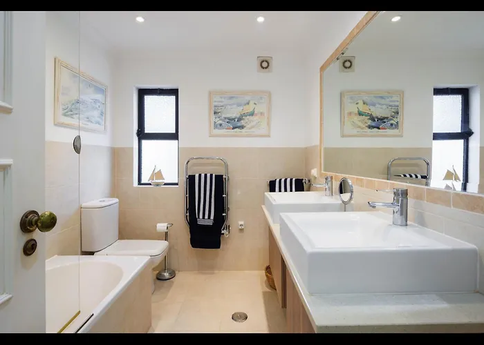 Excuisite 3 Bedrooms Da Alegria De Viver Private Pool Private Pool Prime Location Modern Furnishing Villa